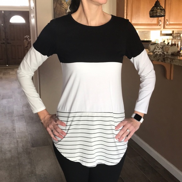 Tops - WORN ONCE. Black & white tunic